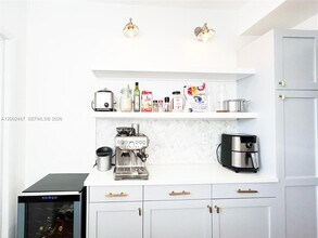 1255 Marseille Dr in Miami, FL - Building Photo - Building Photo