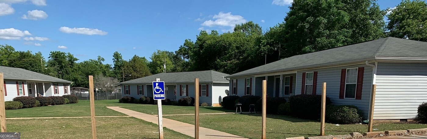 529 Railroad St in Fort Valley, GA - Foto de edificio