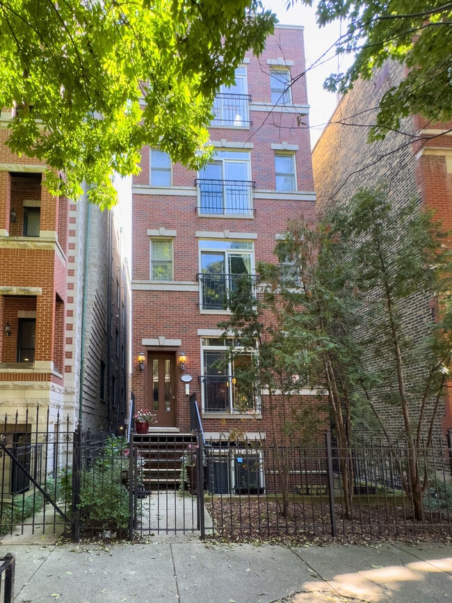 property at 1509 N Hudson Ave