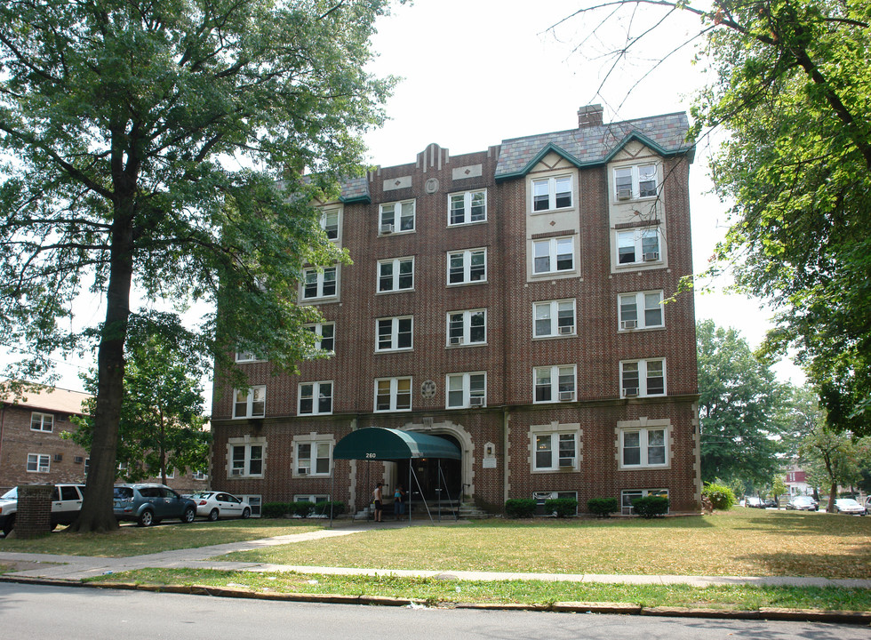 Royal Park Apartments in Elizabeth, NJ - Foto de edificio