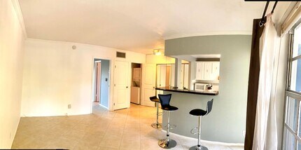 1407 NE 56th St, Unit 207 in Fort Lauderdale, FL - Foto de edificio - Building Photo