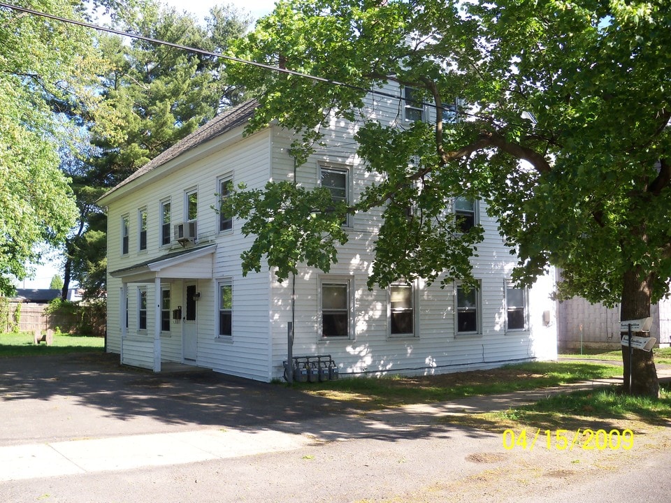 6-8 Grant St in Westfield, MA - Building Photo