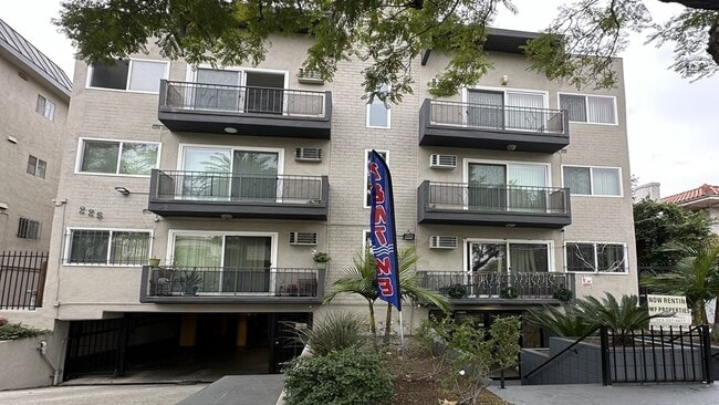 property at 225 S Manhattan Pl