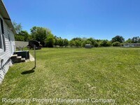 8 Thomas Rd NE photo'