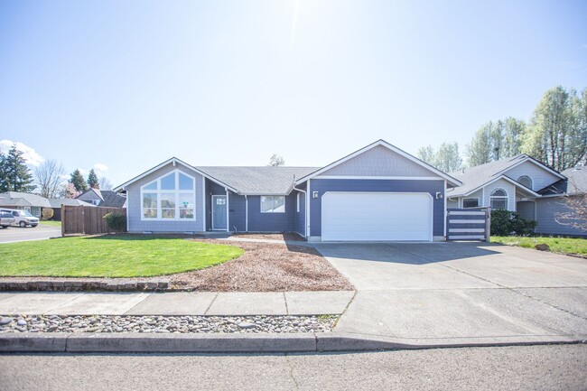 1463 SE 11th Loop in Canby, OR - Building Photo - Building Photo