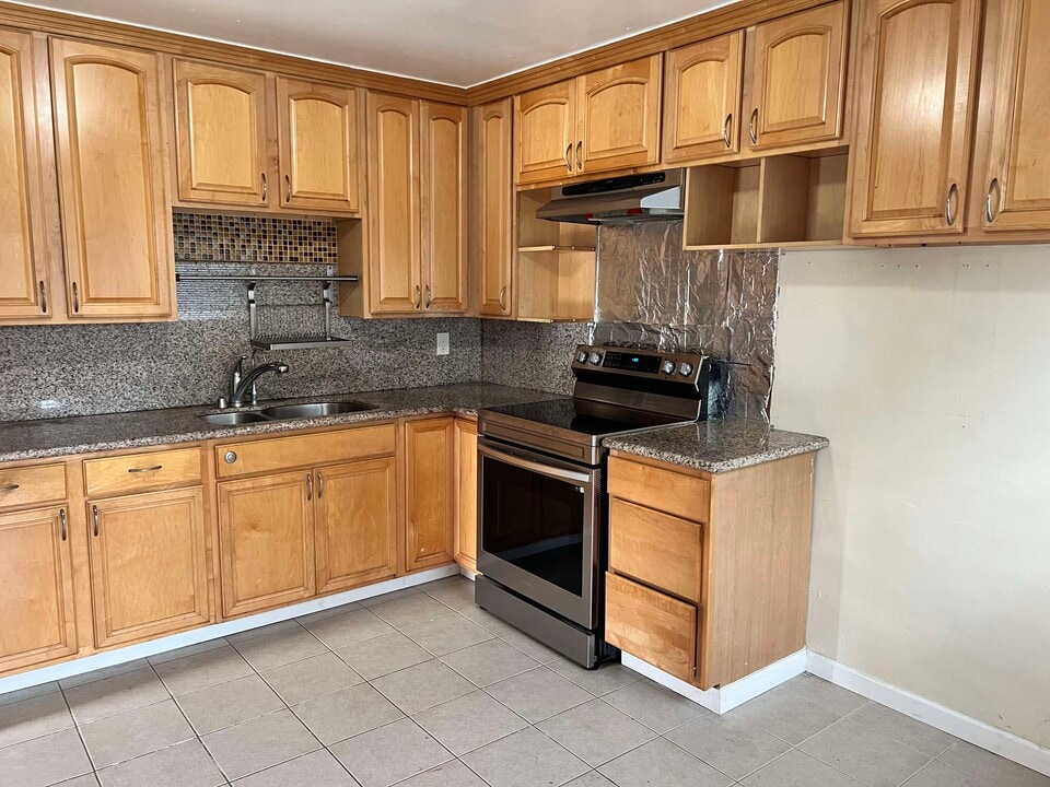 1343 145th Ave, Unit 1343 in San Leandro, CA - Building Photo