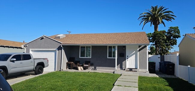 3717 W 116th St in Hawthorne, CA - Foto de edificio - Building Photo