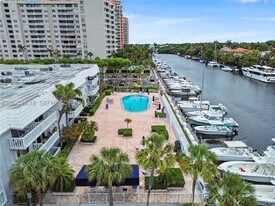 100 Edgewater Dr in Coral Gables, FL - Building Photo