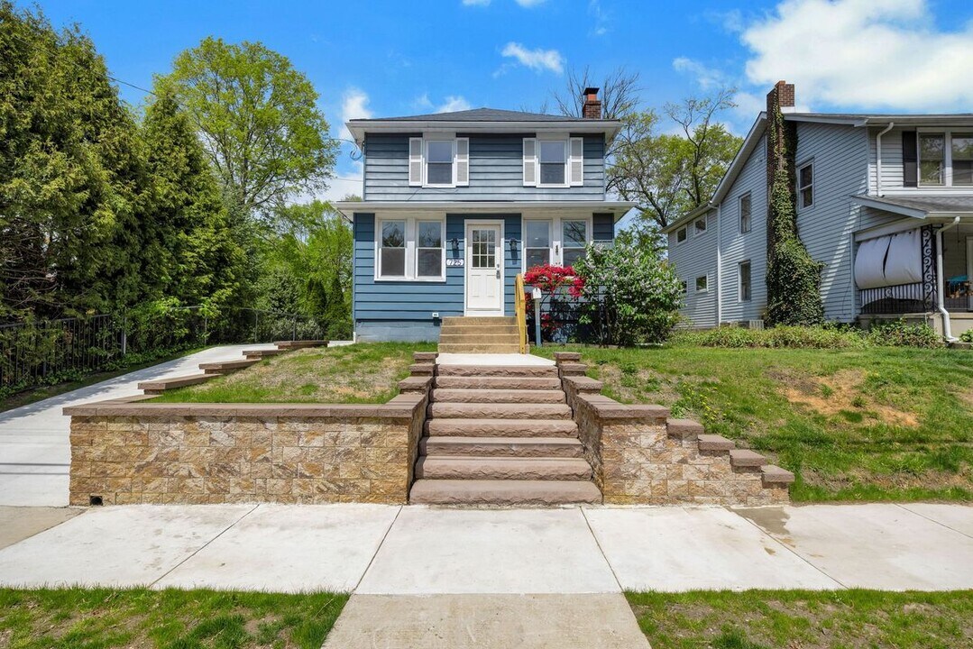725 Belmont Ave in Collingswood, NJ - Building Photo
