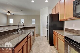 1409 N 81st Dr, Unit 18-202 in Phoenix, AZ - Building Photo - Building Photo