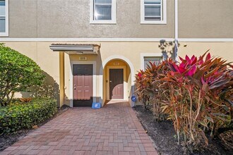 8015 Limestone Ln in Sarasota, FL - Building Photo - Building Photo