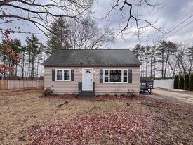 241 Mallego Rd in Barrington, NH - Building Photo