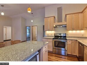 39 Grove St in St. Paul, MN - Building Photo - Building Photo