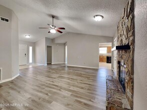 7058 Star Rush Dr in Jacksonville, FL - Building Photo - Building Photo