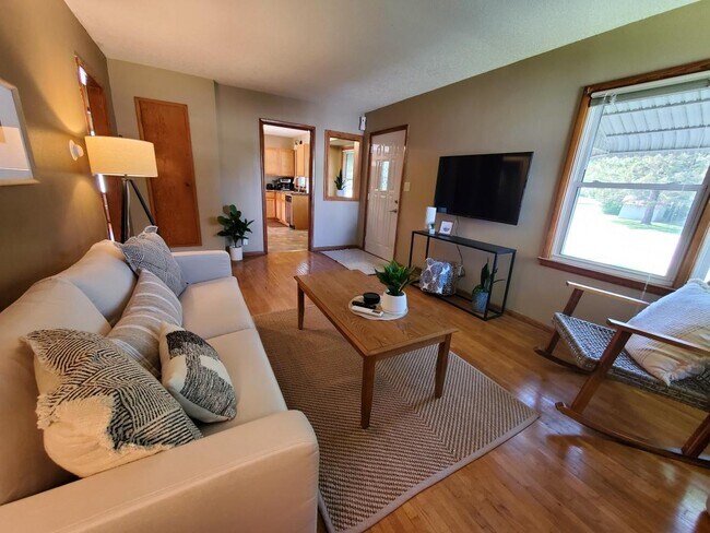921 Darling Ave in Alexandria, MN - Foto de edificio - Building Photo