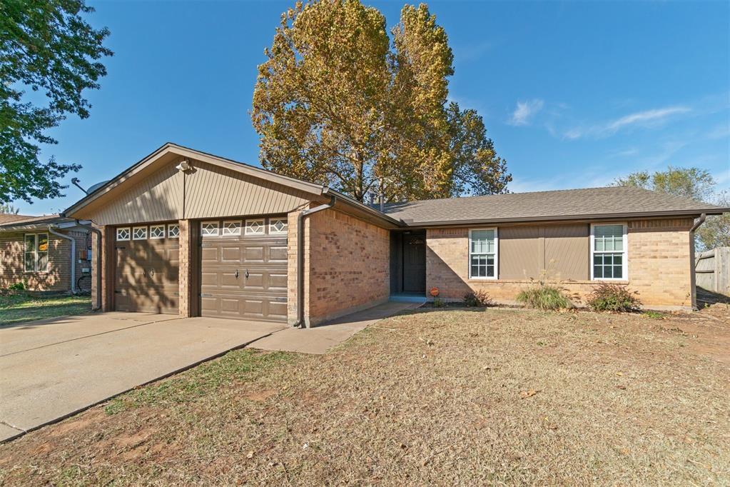 1205 Swan Lake Rd in Edmond, OK - Building Photo