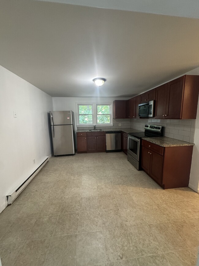 12 County St, Unit 3 in Mansfield, MA - Foto de edificio - Building Photo