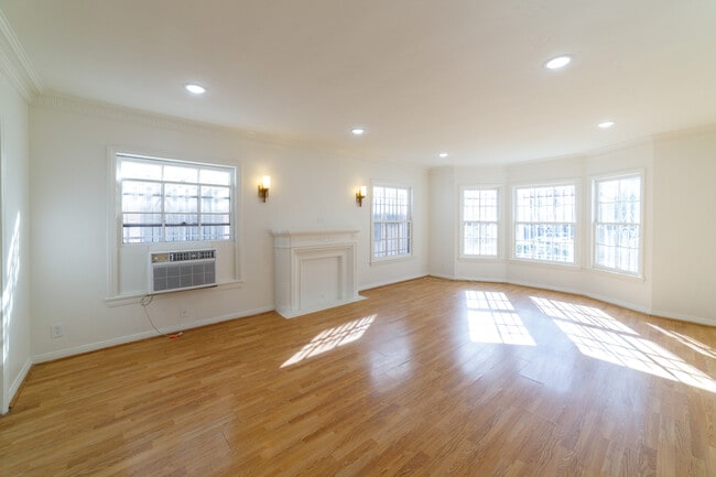 property at 452 S New Hampshire Ave