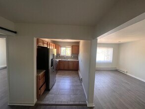 1400 W 9 Mile Rd in Ferndale, MI - Building Photo - Building Photo