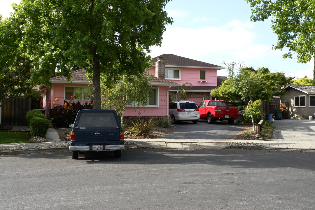 1653-1657 Naomi Ct in Redwood City, CA - Building Photo