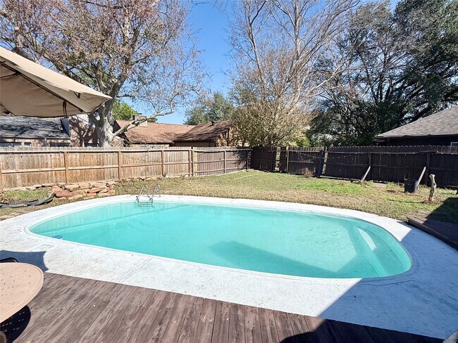 15914 Mill Hollow Dr