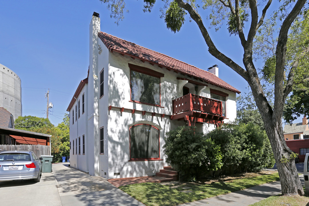 1028 33rd St in Sacramento, CA - Building Photo