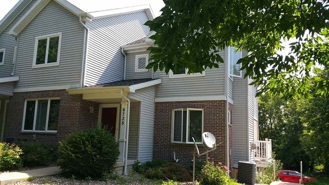 6735 Raymond Rd in Madison, WI - Building Photo - Building Photo
