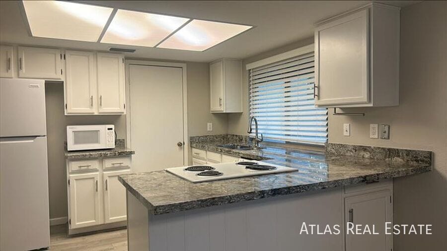 4546 W Continental Dr in Glendale, AZ - Building Photo