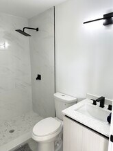 10033 Winding Lake Rd in Sunrise, FL - Foto de edificio - Building Photo