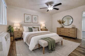 1835 W Crestwood Ln, Unit 1 in Anaheim, CA - Foto de edificio - Building Photo