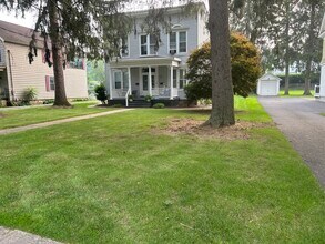 54 Oxford Rd, Unit First floor right in New Hartford, NY - Building Photo - Building Photo