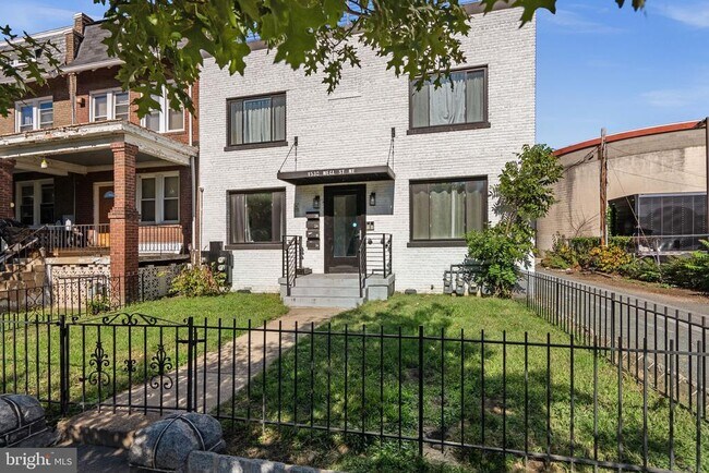 property at 1530 Neal St NE