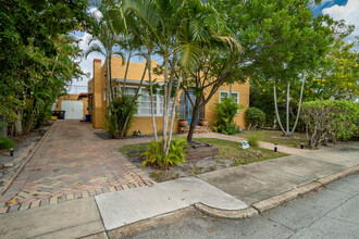 321 Malverne Rd in West Palm Beach, FL - Building Photo - Building Photo