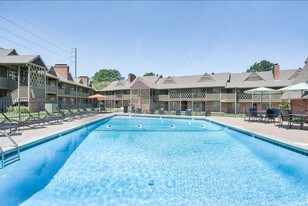 Chalet Apartments in Topeka, KS - Building Photo