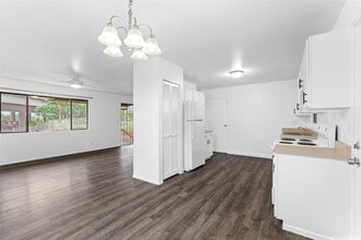 667 Kamehameha Hwy in Pearl City, HI - Foto de edificio - Building Photo