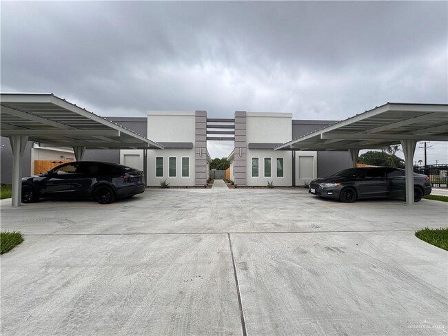 property at 910 N Spruce St