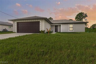 3007 53rd St W in Lehigh Acres, FL - Building Photo