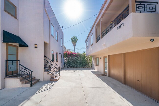 8247 W 4th St in Los Angeles, CA - Building Photo - Building Photo