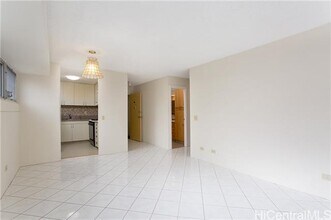 2465 Kuhio Ave. in Honolulu, HI - Building Photo - Building Photo