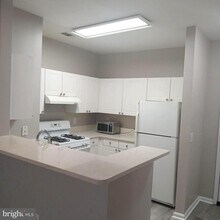 11320 Aristotle Dr in Fairfax, VA - Building Photo - Building Photo