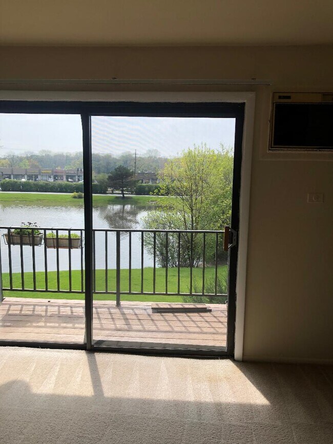 3751 Salem Walk Apartments and Nearby Northbrook Apartments For Rent