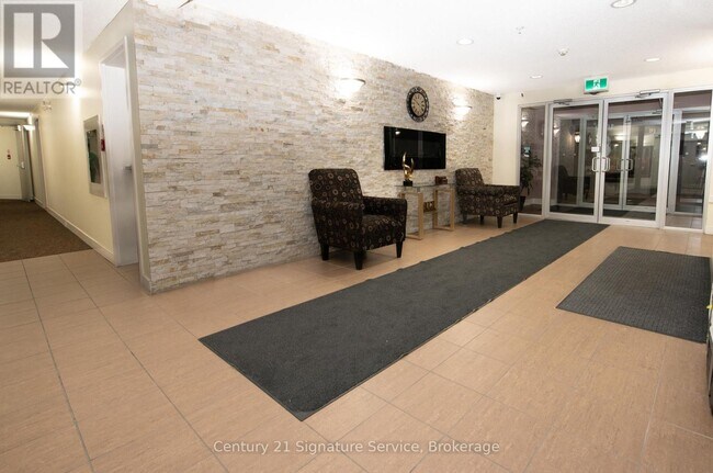 8 Dayspring Cir in Brampton, ON - Building Photo - Building Photo