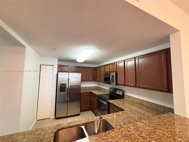 8850 NW 97th Ave in Doral, FL - Building Photo - Building Photo