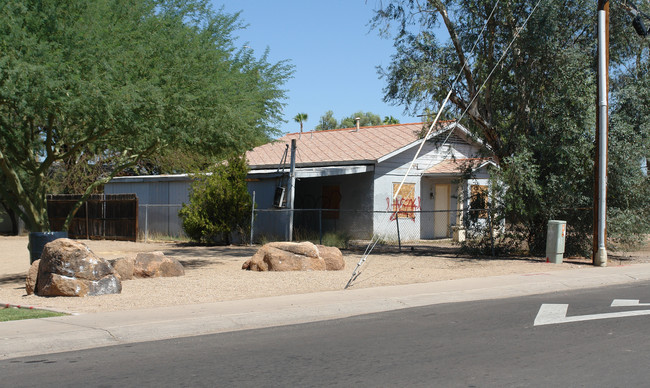 1960 E Don Carlos Ave in Tempe, AZ - Building Photo - Building Photo