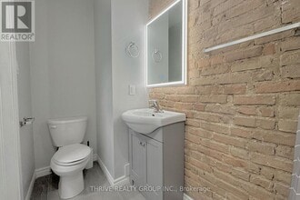 268-268 Talbot St in St Thomas, ON - Building Photo - Building Photo