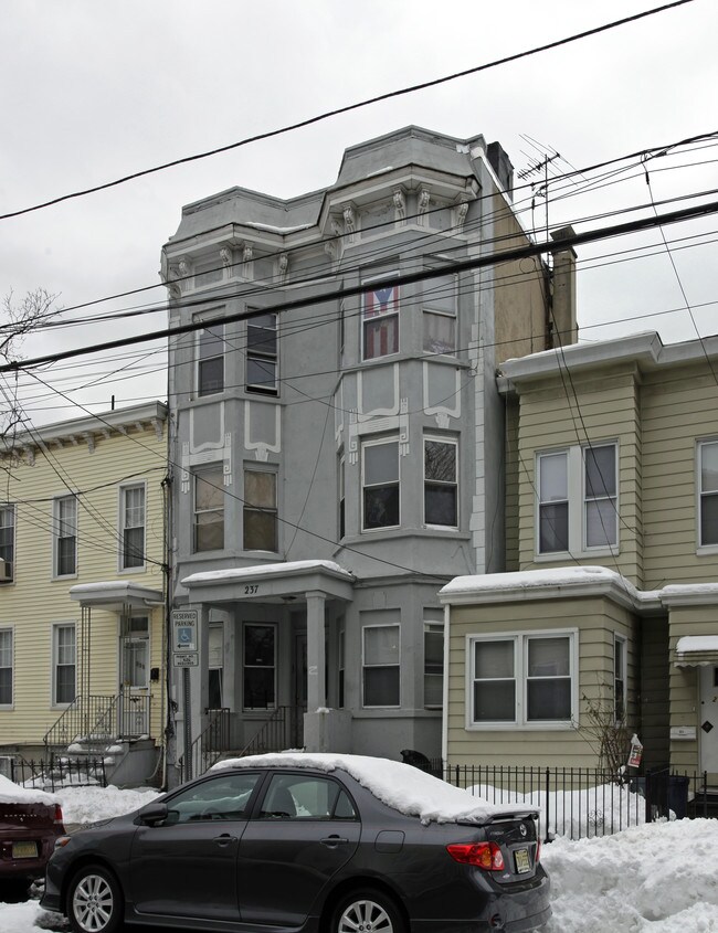 237 Bowers St in Jersey City, NJ - Building Photo - Building Photo