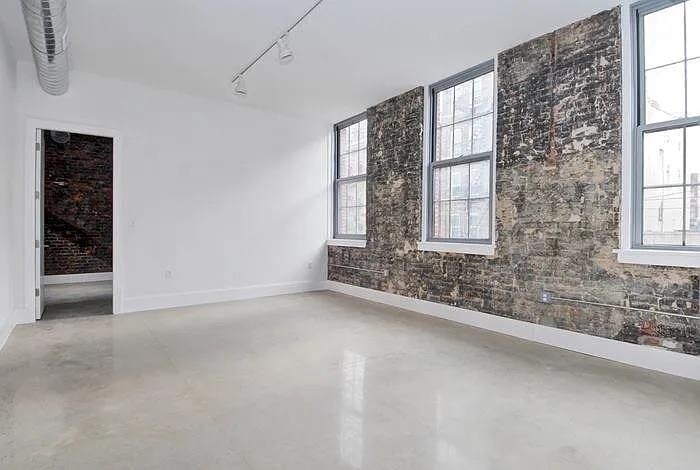 8 Erie St in Jersey City, NJ - Building Photo