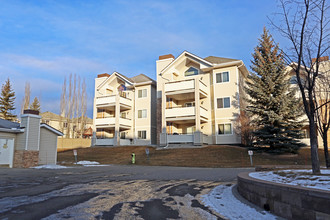 153 Spring Cres SW in Calgary, AB - Building Photo - Building Photo