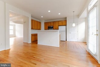 2621 Tarleton Corner Dr in Herndon, VA - Building Photo - Building Photo