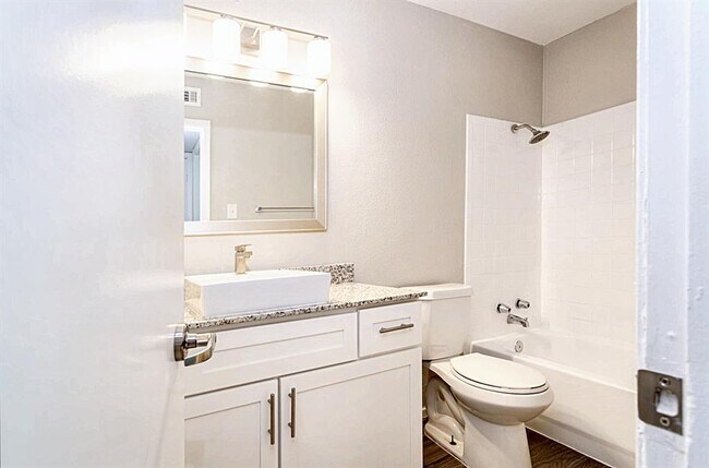 3138 Manor Rd in Austin, TX - Building Photo - Building Photo